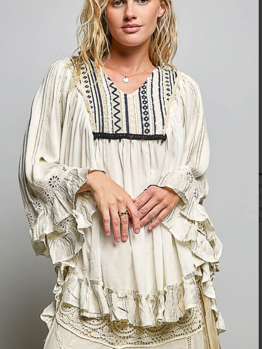 🎉 POL “ CYNTHIA “ POL PONCHO SYTLE TOP WITH EMBROIDERY DETAIL 26 - Picture 4 of 9